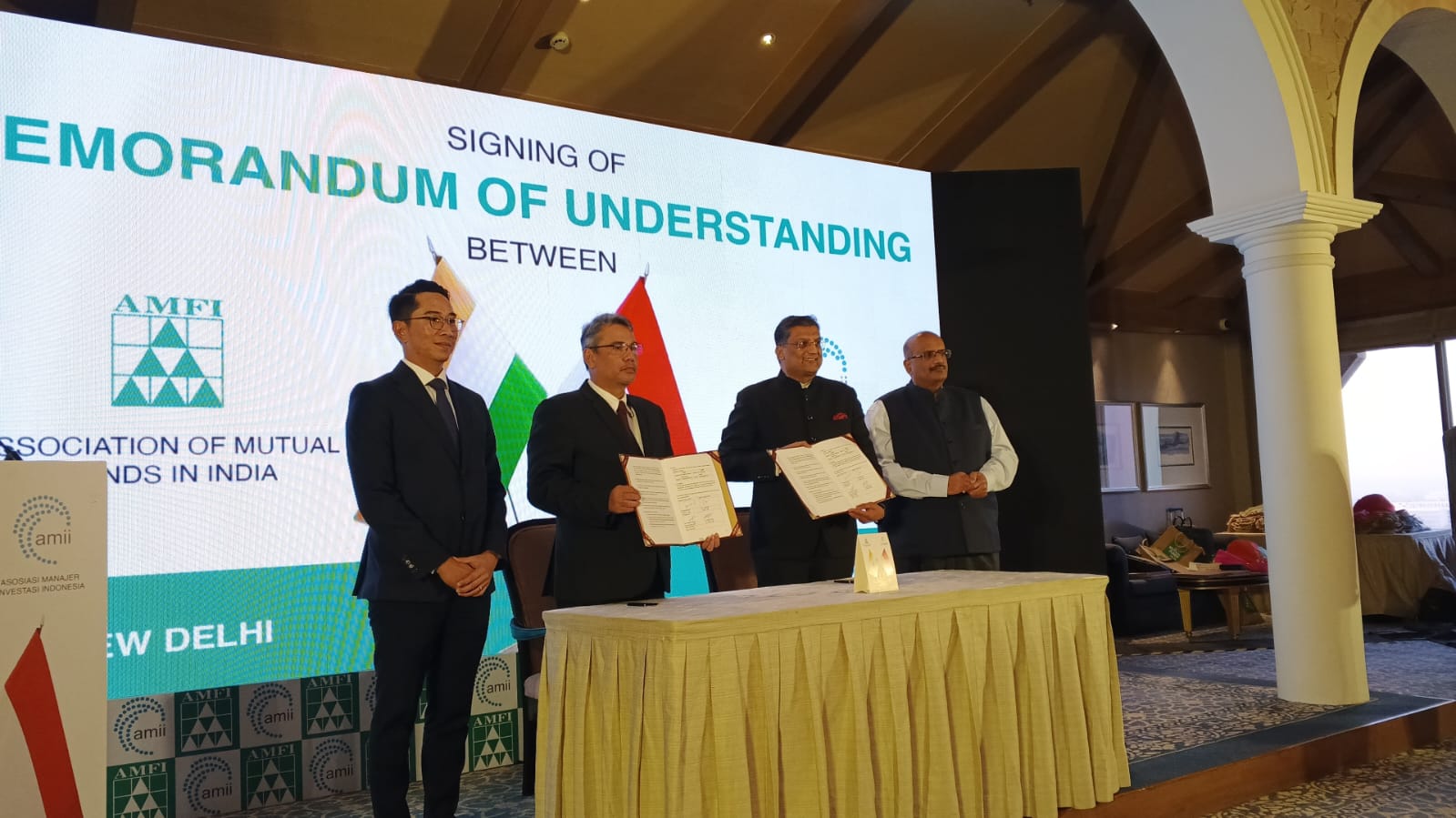 Penandatanganan MoU dengan Association of Mutual Funds in India (AMFI)